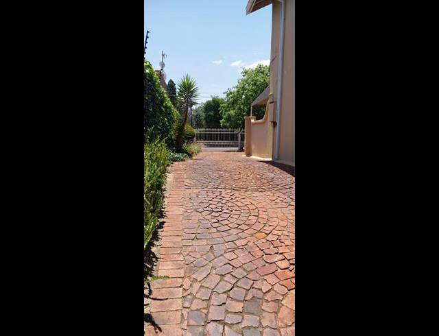 2 BEDROOM DUPLEX FOR SALE IN PRIMROSE HILL